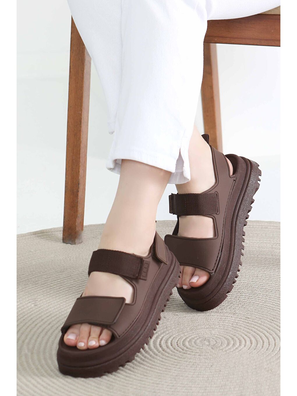 Kahverengi Kadın Kahve Cırt Cırtlı Sandalet - 27419-1