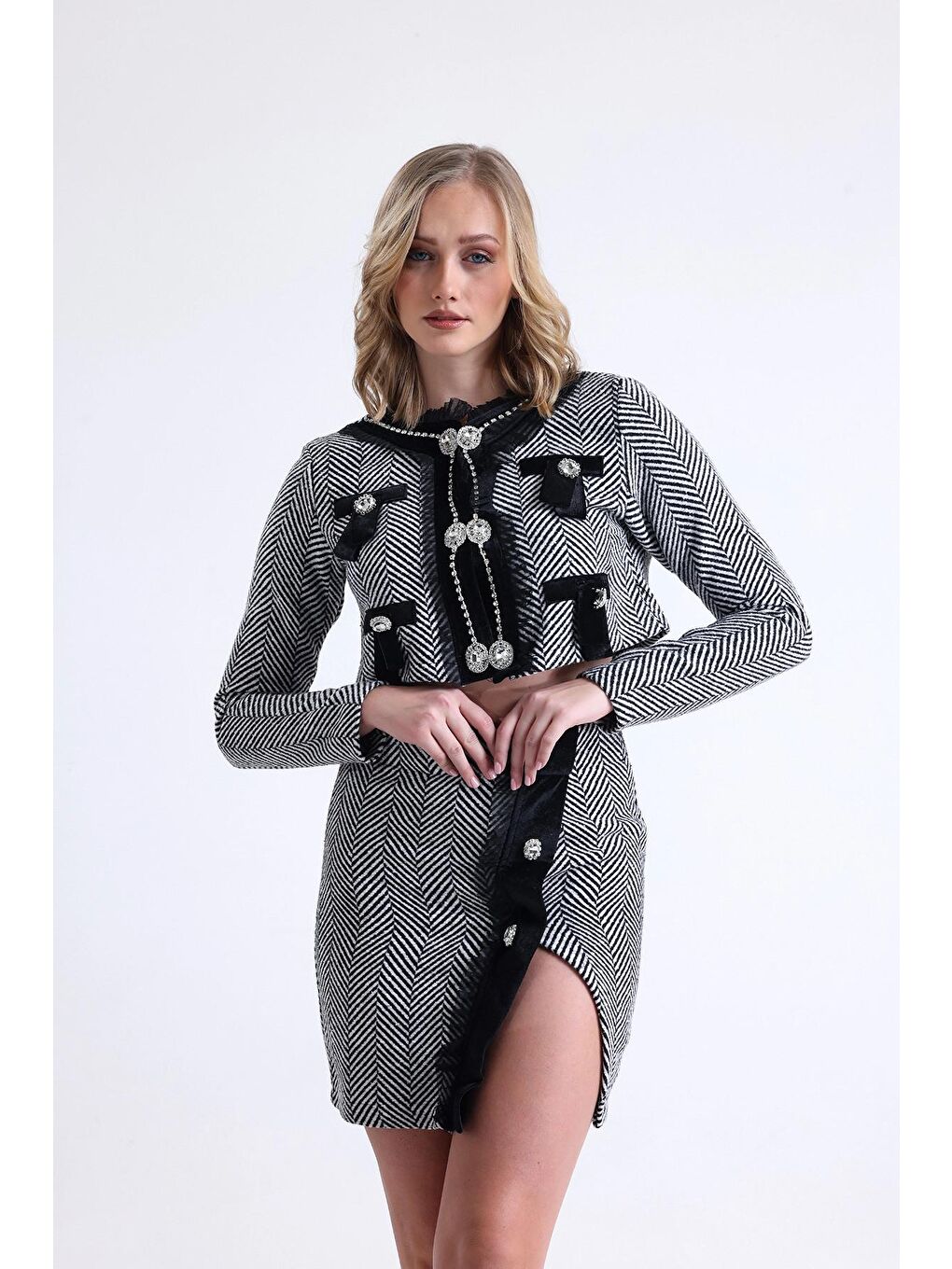 Gri Kurdeleli Ve Taşlı Uzun Kollu Eteği Yırtmaçlı Crop Ceket Etek Takım SU-4-2