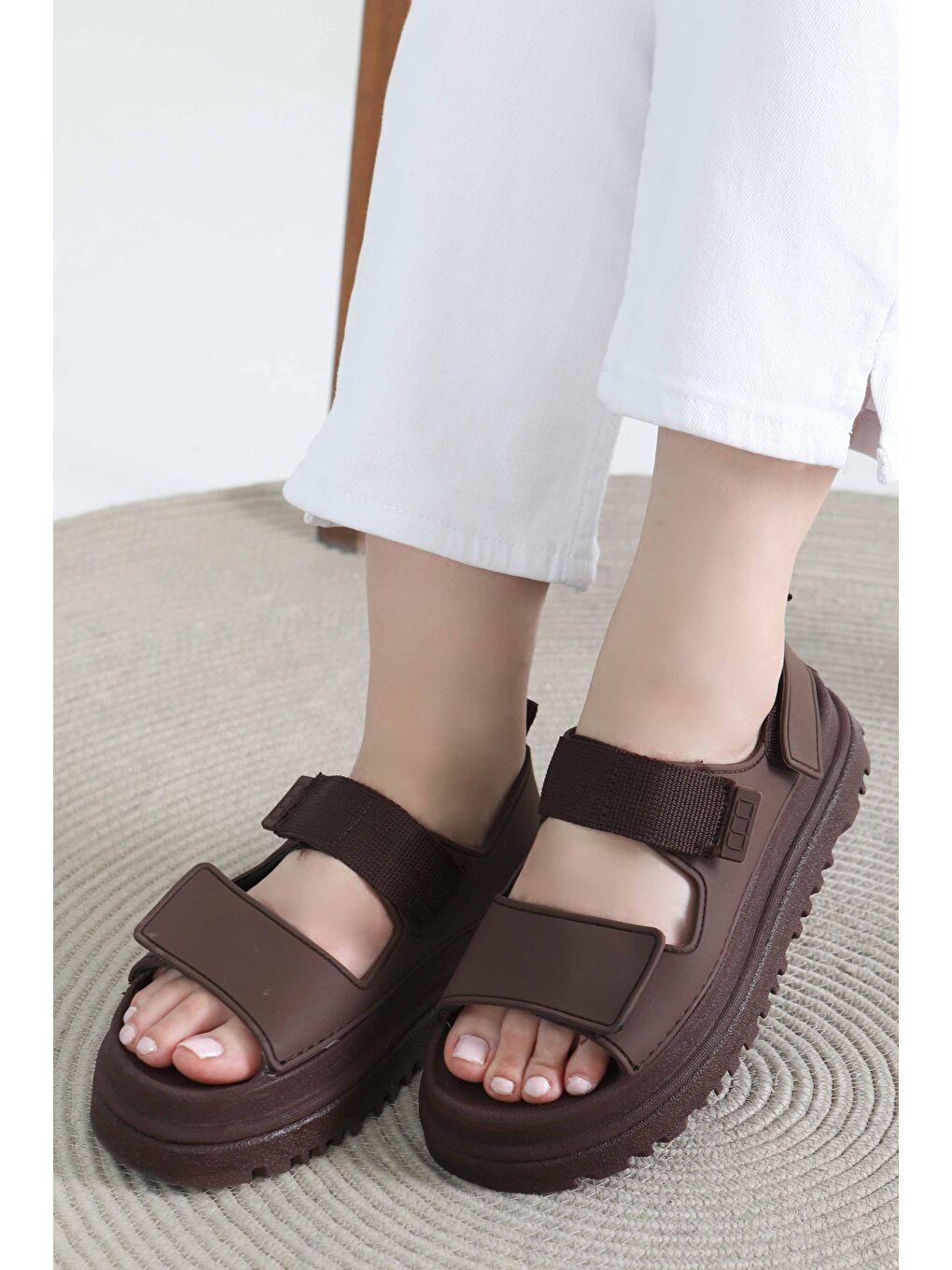 Kahverengi Kadın Kahve Cırt Cırtlı Sandalet - 27419-3