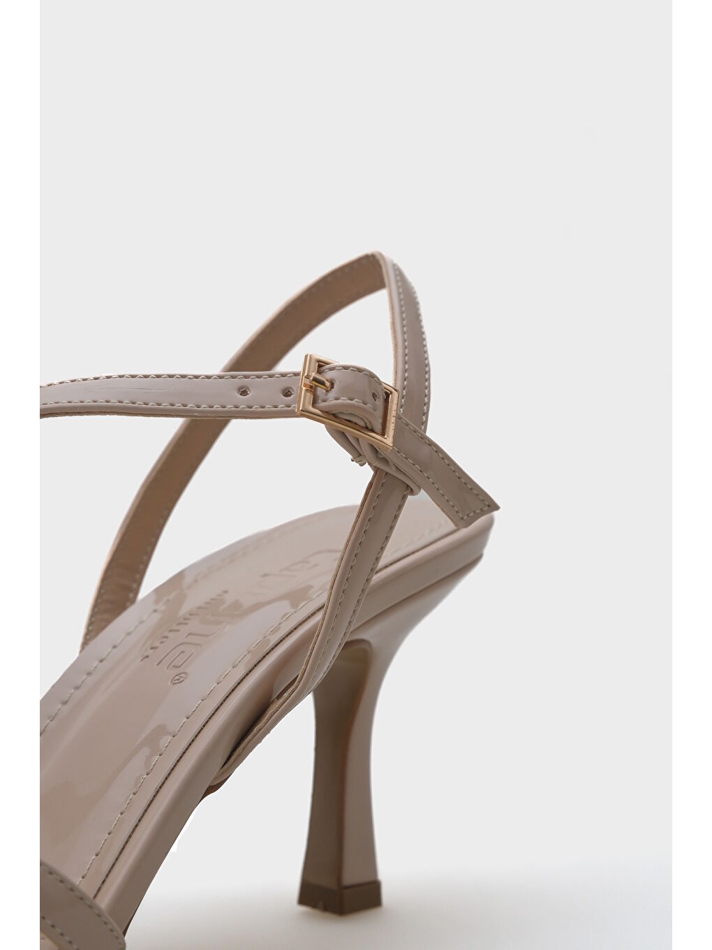 Bej Dacy Bantlı Orta Topuklu Kadın Sandalet-3