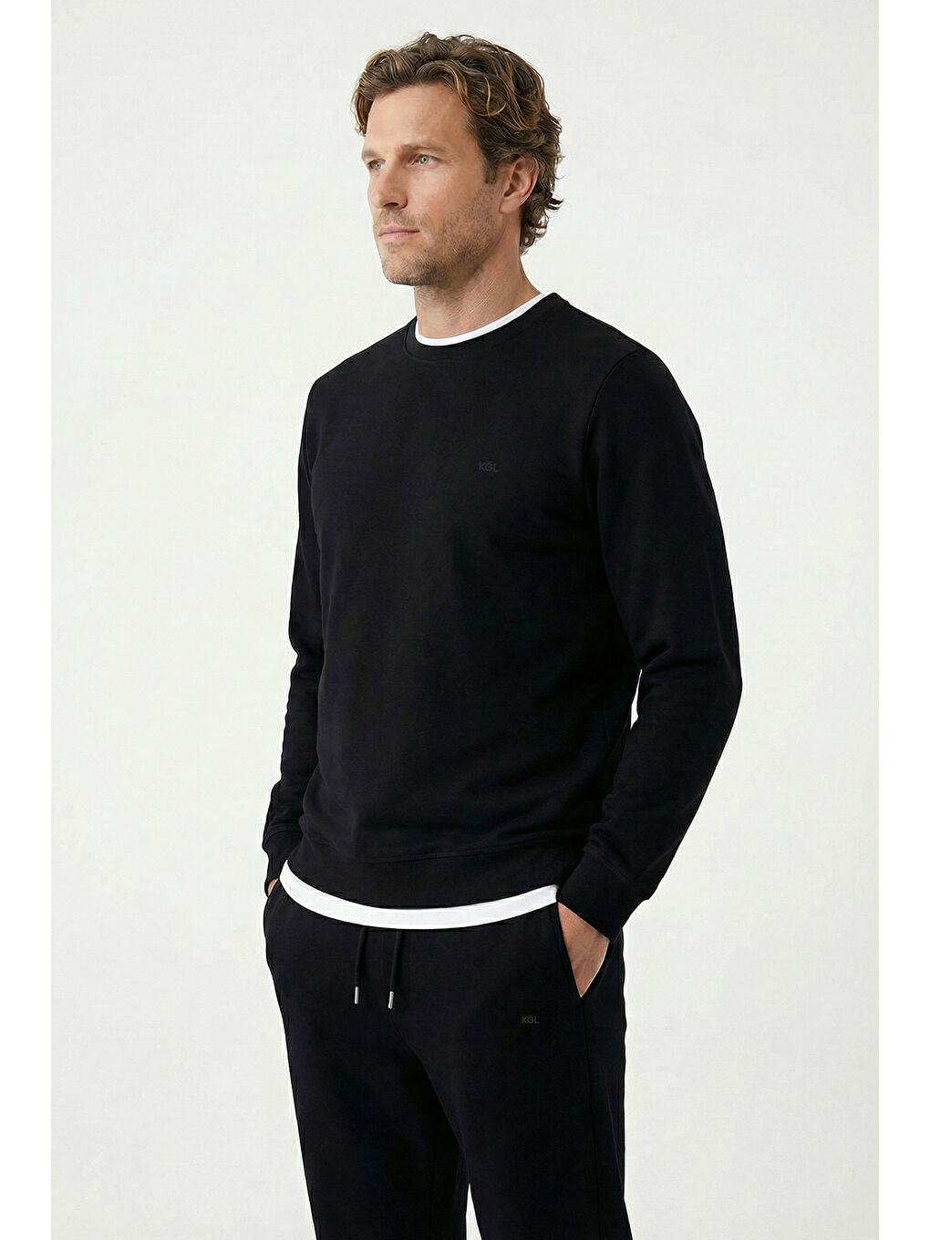 Siyah Bisiklet Yaka Regular Fit Pamuklu Basic Sweatshirt-2