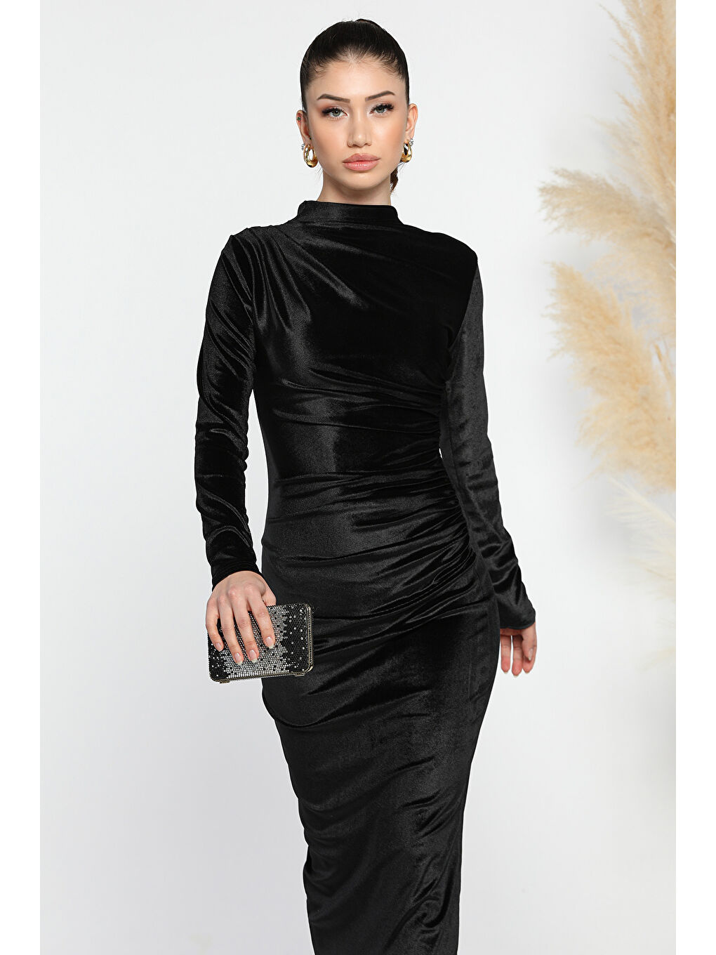 Siyah Kadın Dik Yaka Omuz Ve Bel Büzgülü Elastanlı Kadife Elbise-2