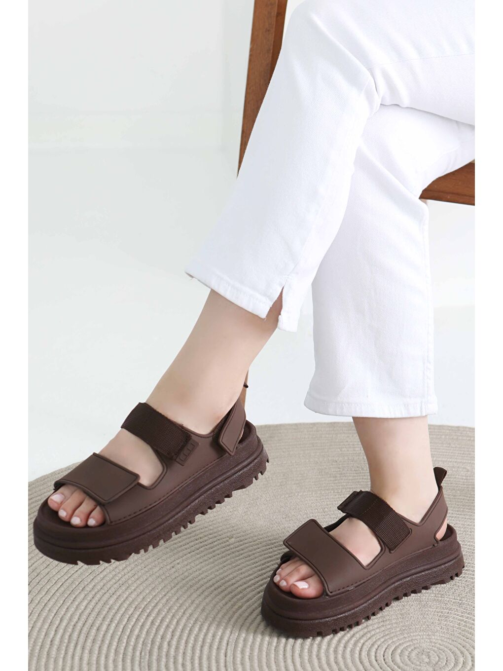 Kahverengi Kadın Kahve Cırt Cırtlı Sandalet - 27419-4