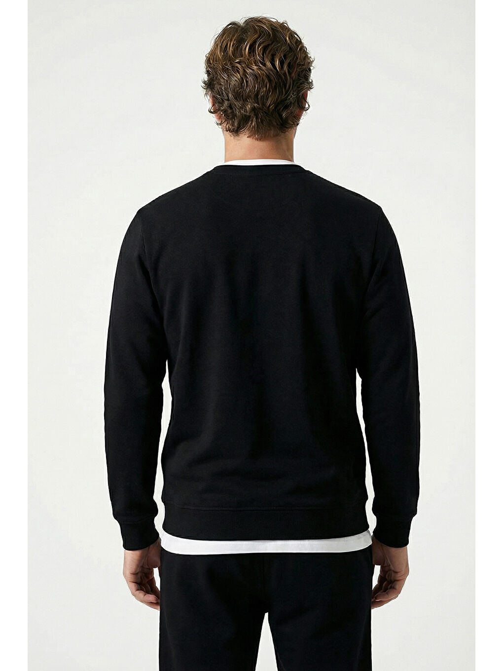 Siyah Bisiklet Yaka Regular Fit Pamuklu Basic Sweatshirt-4