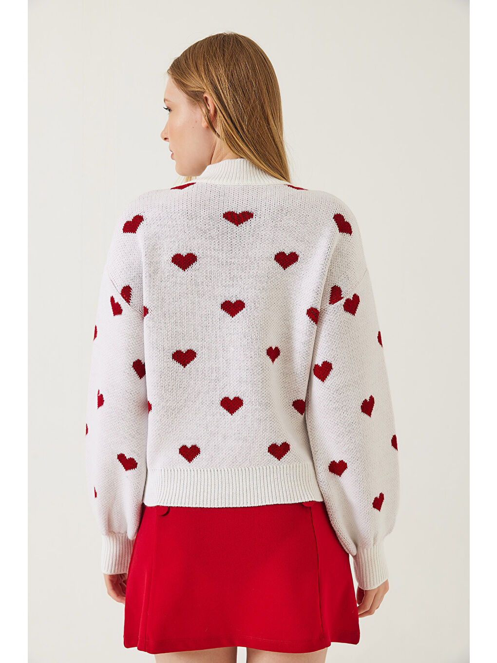 Beyaz Kadın Kalp Desenli Triko Kazak-5