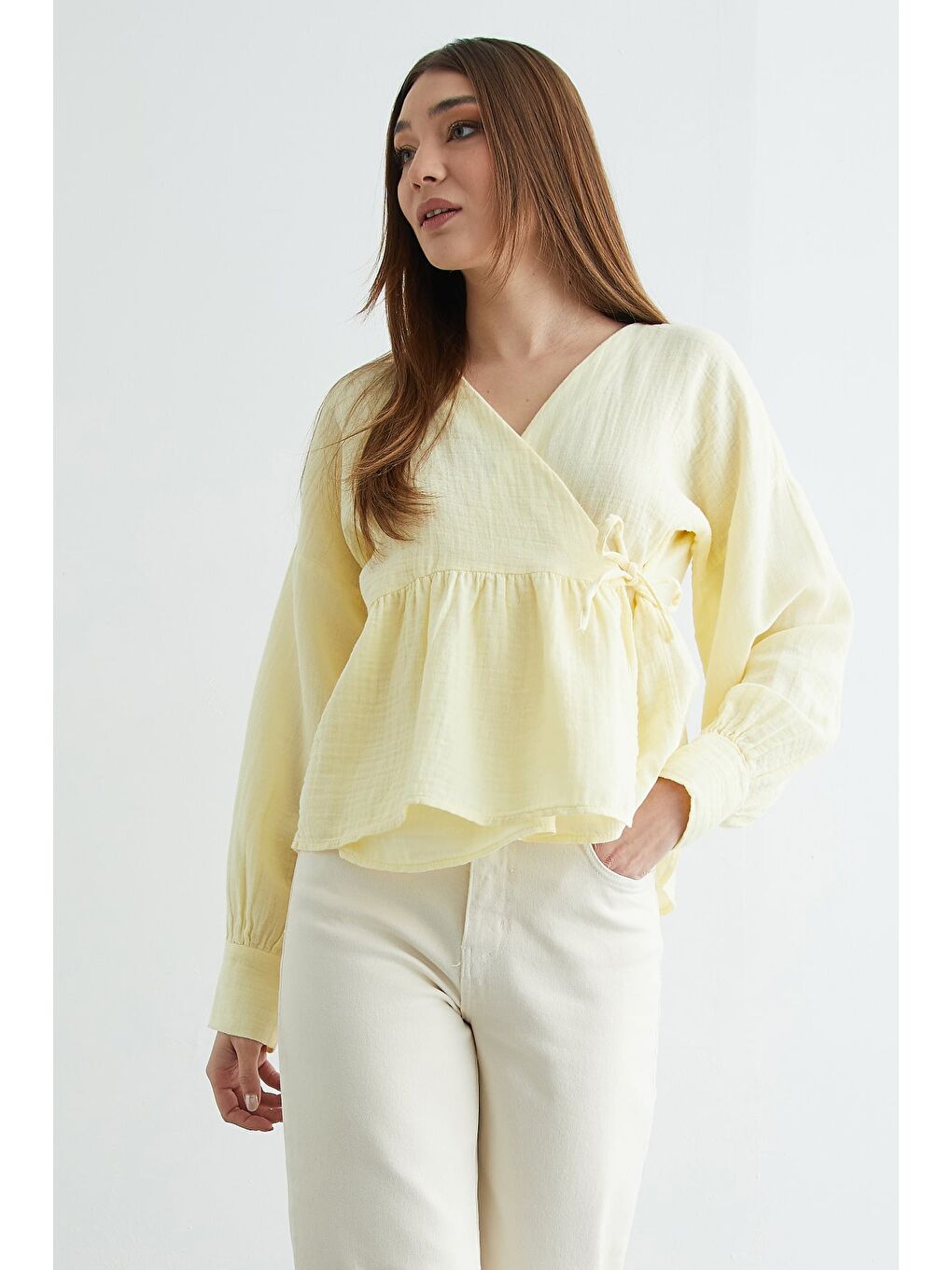 Sarı Yandan Bağlamalı Kruvaze Yaka Müslin Gömlek-3