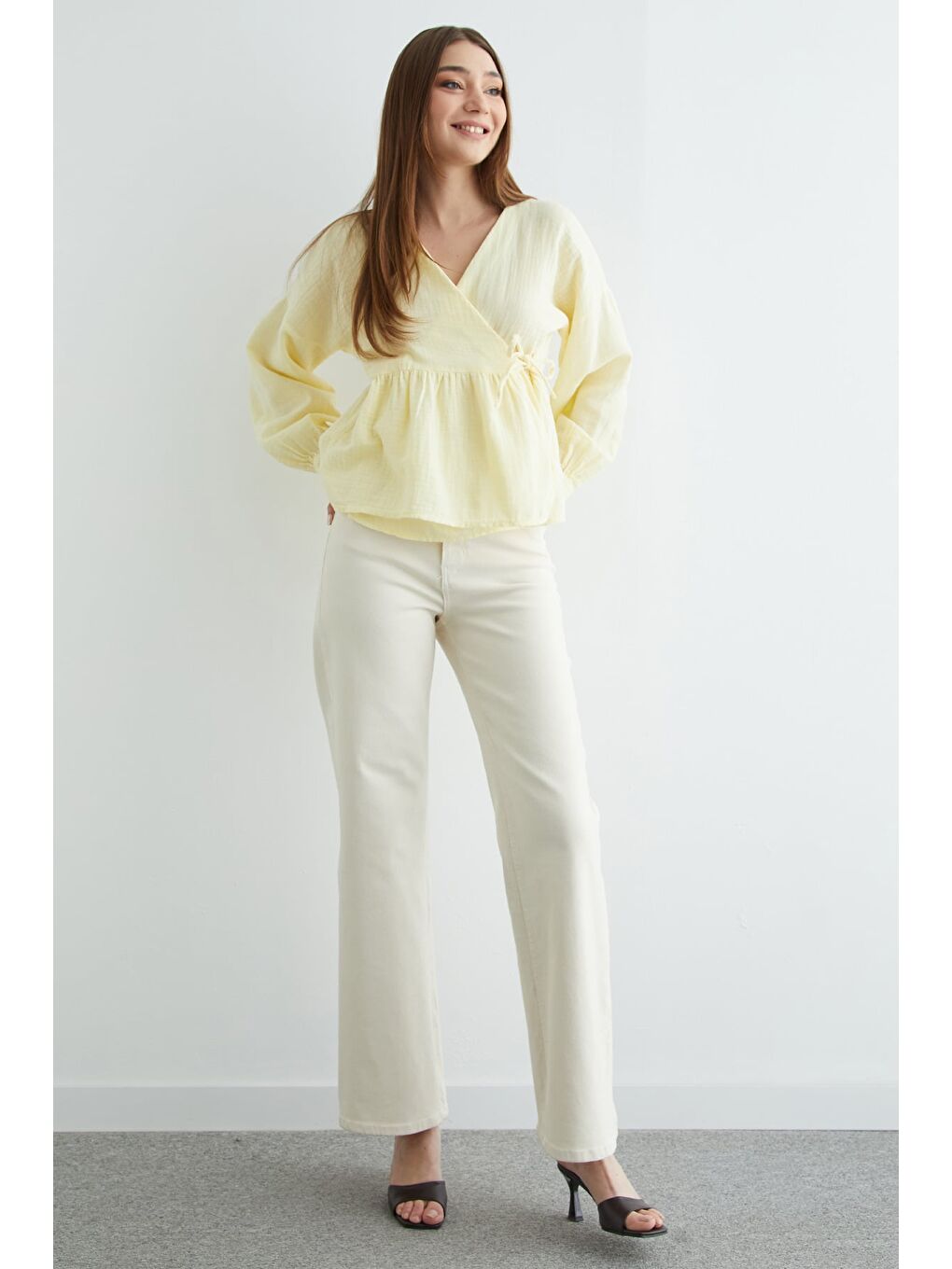 Sarı Yandan Bağlamalı Kruvaze Yaka Müslin Gömlek-4