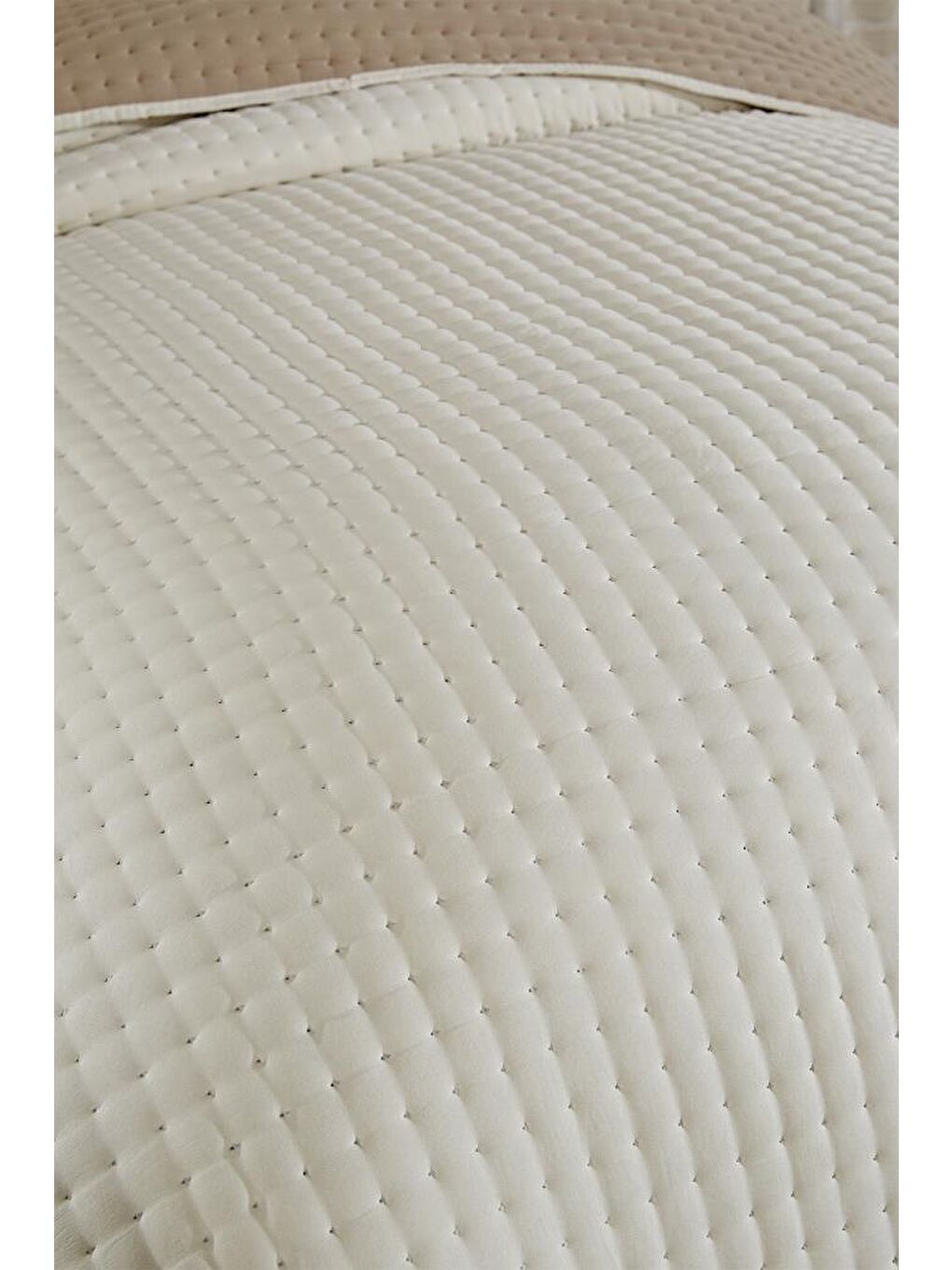 Ekru Elisa Dolgulu Çift Taraflı Çift Kişilik 240x260 Cm Yatak Örtüsü Krem-1