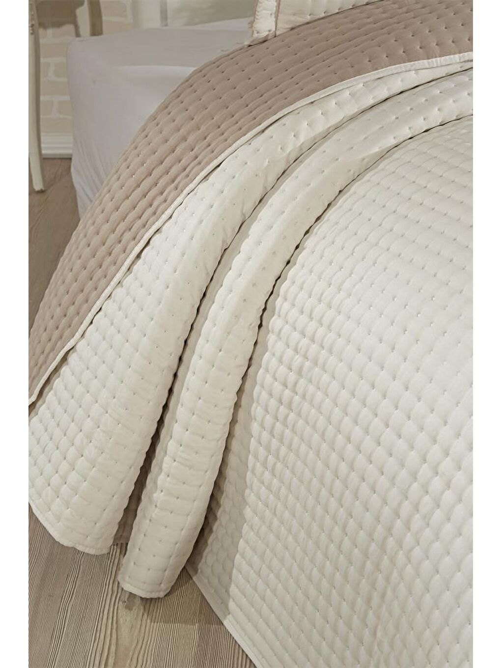 Ekru Elisa Dolgulu Çift Taraflı Çift Kişilik 240x260 Cm Yatak Örtüsü Krem-2