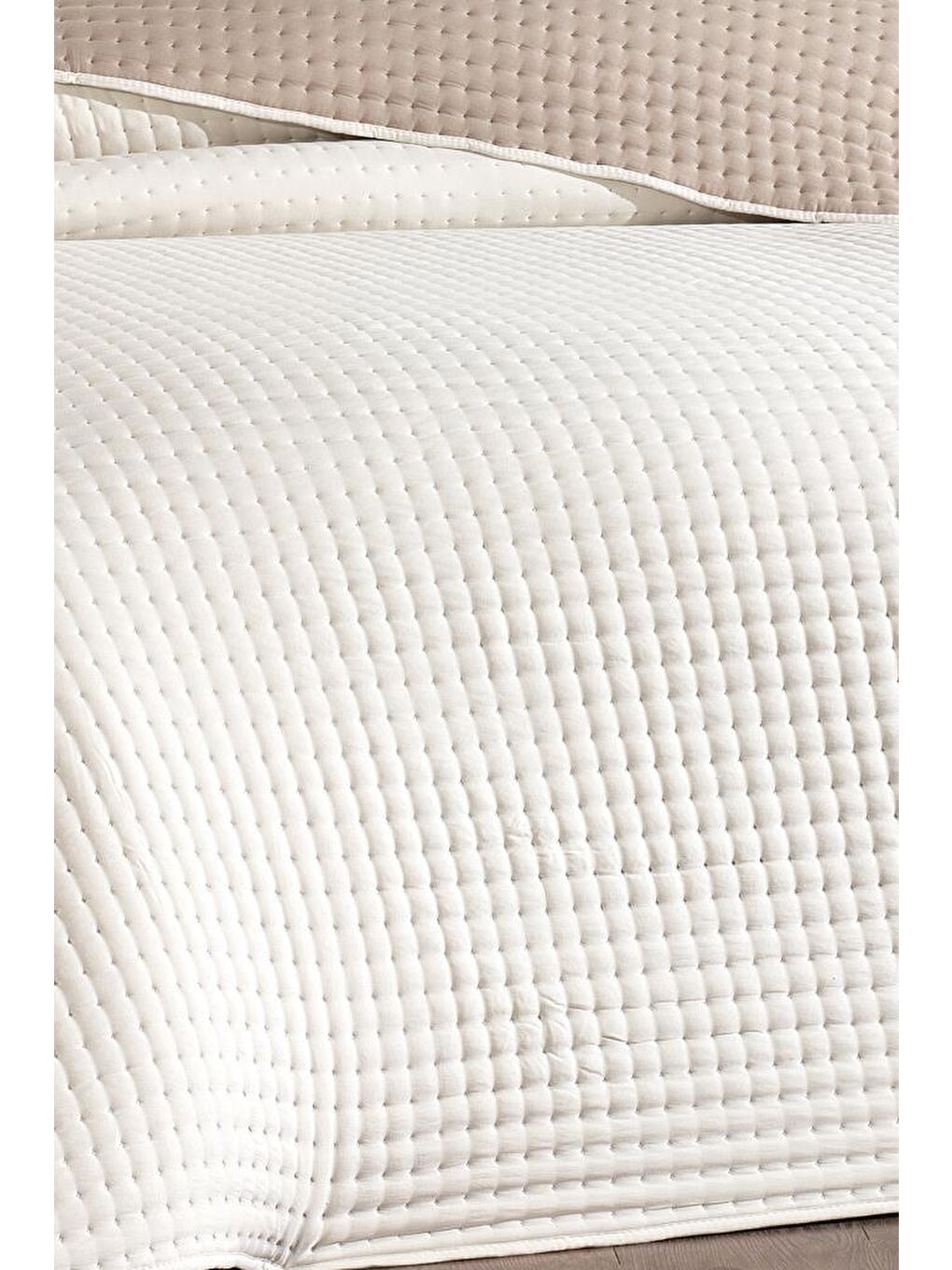 Ekru Elisa Dolgulu Çift Taraflı Çift Kişilik 240x260 Cm Yatak Örtüsü Krem-4