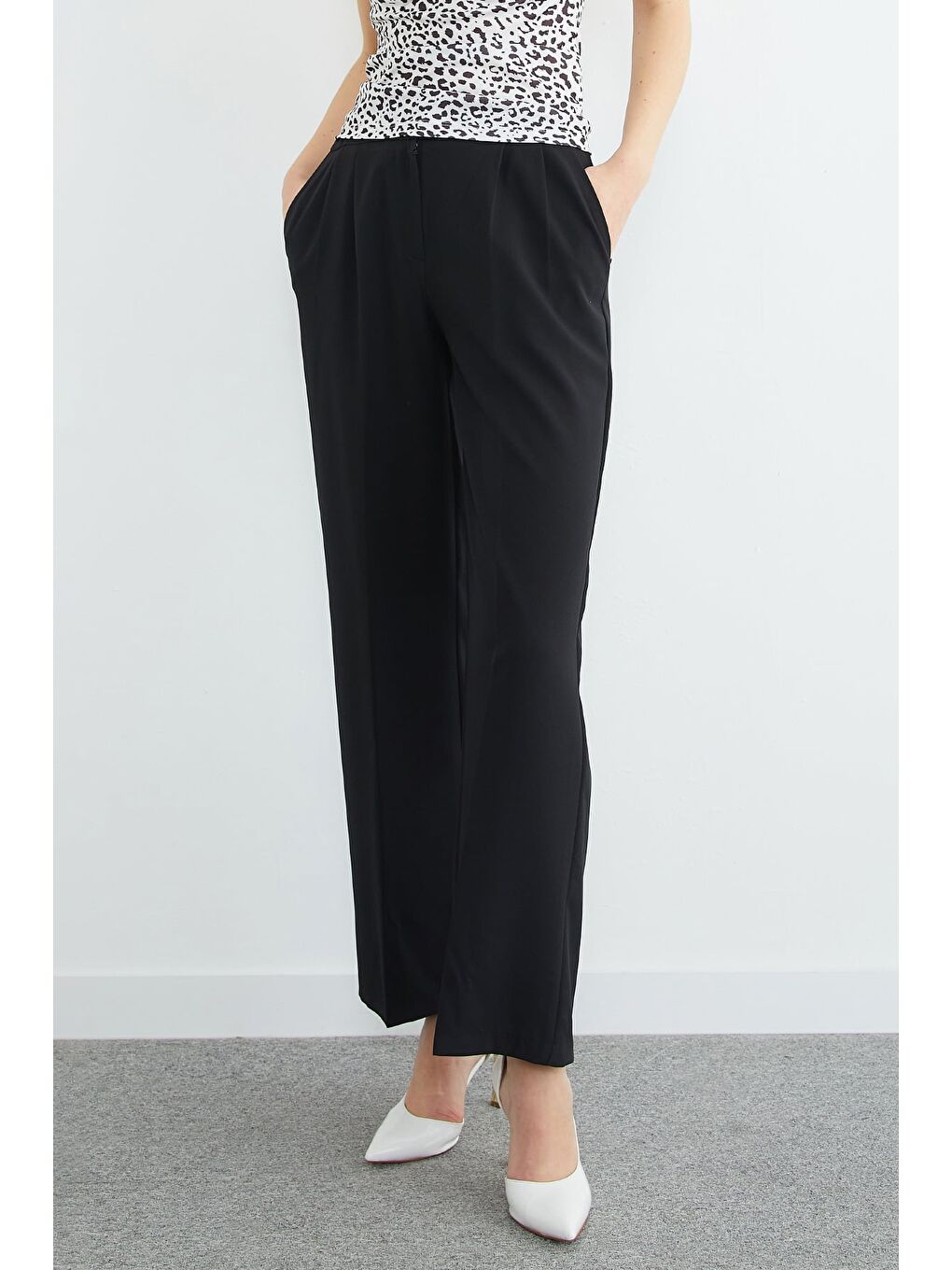 Siyah Beli Lastikli Pileli Palazzo Pantolon-4