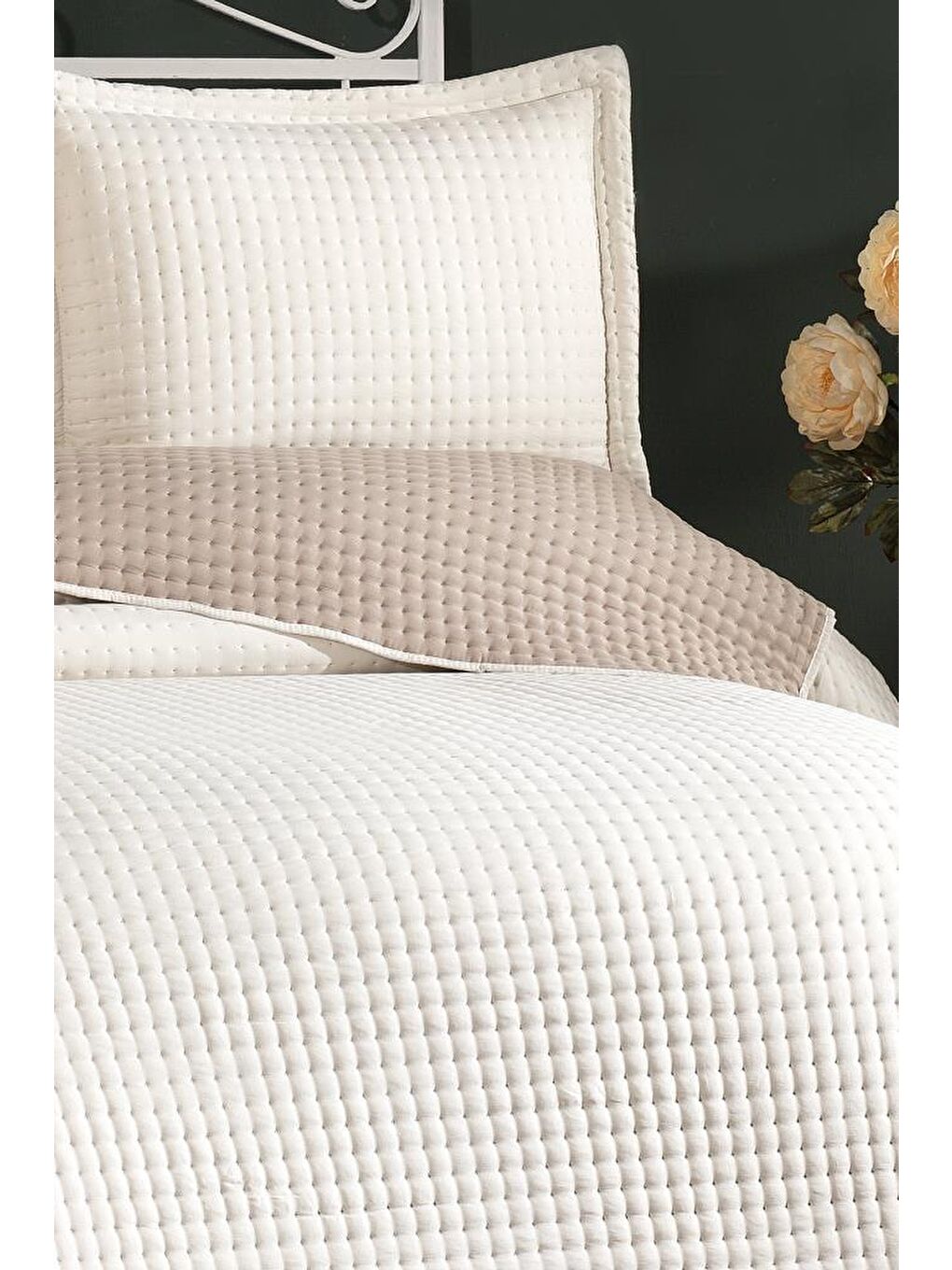 Ekru Elisa Dolgulu Çift Taraflı Çift Kişilik 240x260 Cm Yatak Örtüsü Krem-5