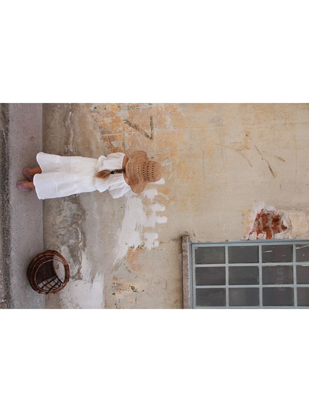 Beyaz Düşük Omuz Bluzlu Etek Takım-1