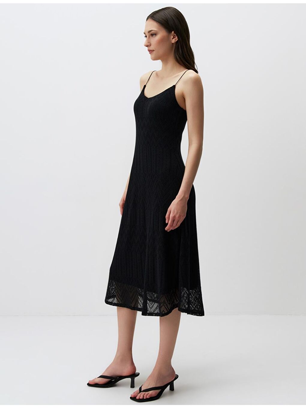 Siyah Düz Kesim Askılı V Yaka Örme Elbise-2