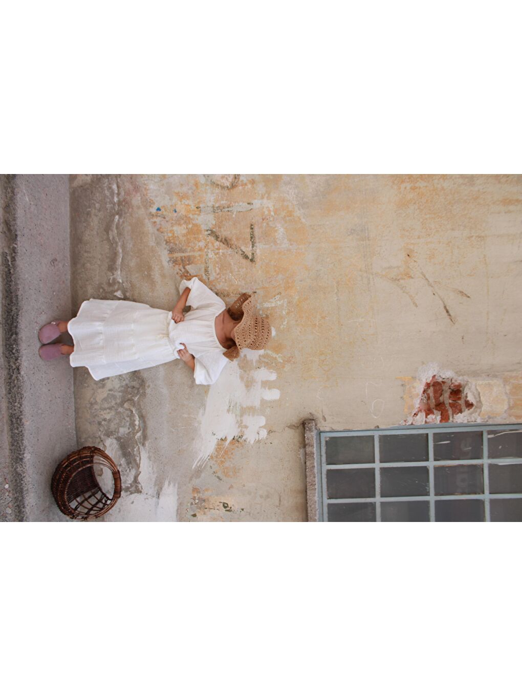 Beyaz Düşük Omuz Bluzlu Etek Takım-5