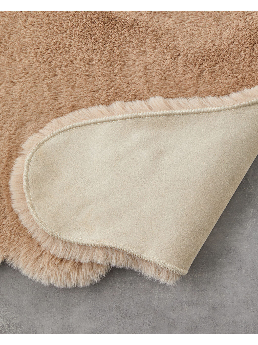 Furry Post 60x90 cm Bej-1