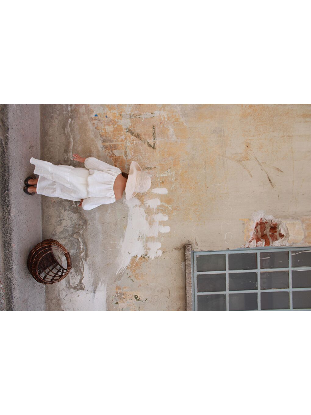 Beyaz Düşük Omuz Bluzlu Etek Takım-8