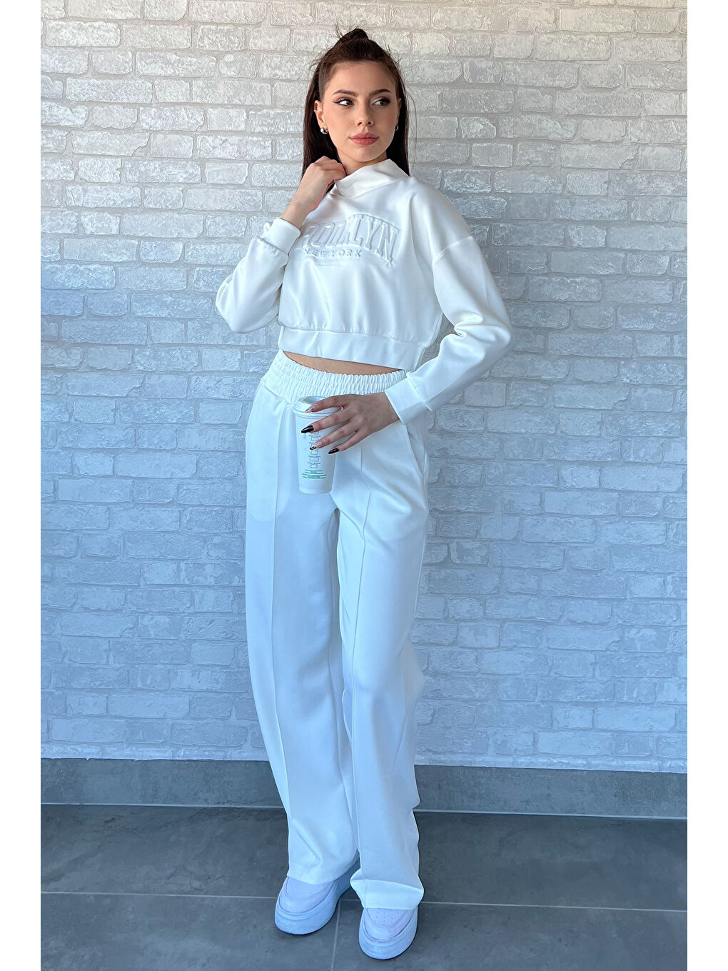 Ekru Kadın Scuba Kumaş Kabartma Yazı Baskılı Crop Top Eşofman Takımı-1