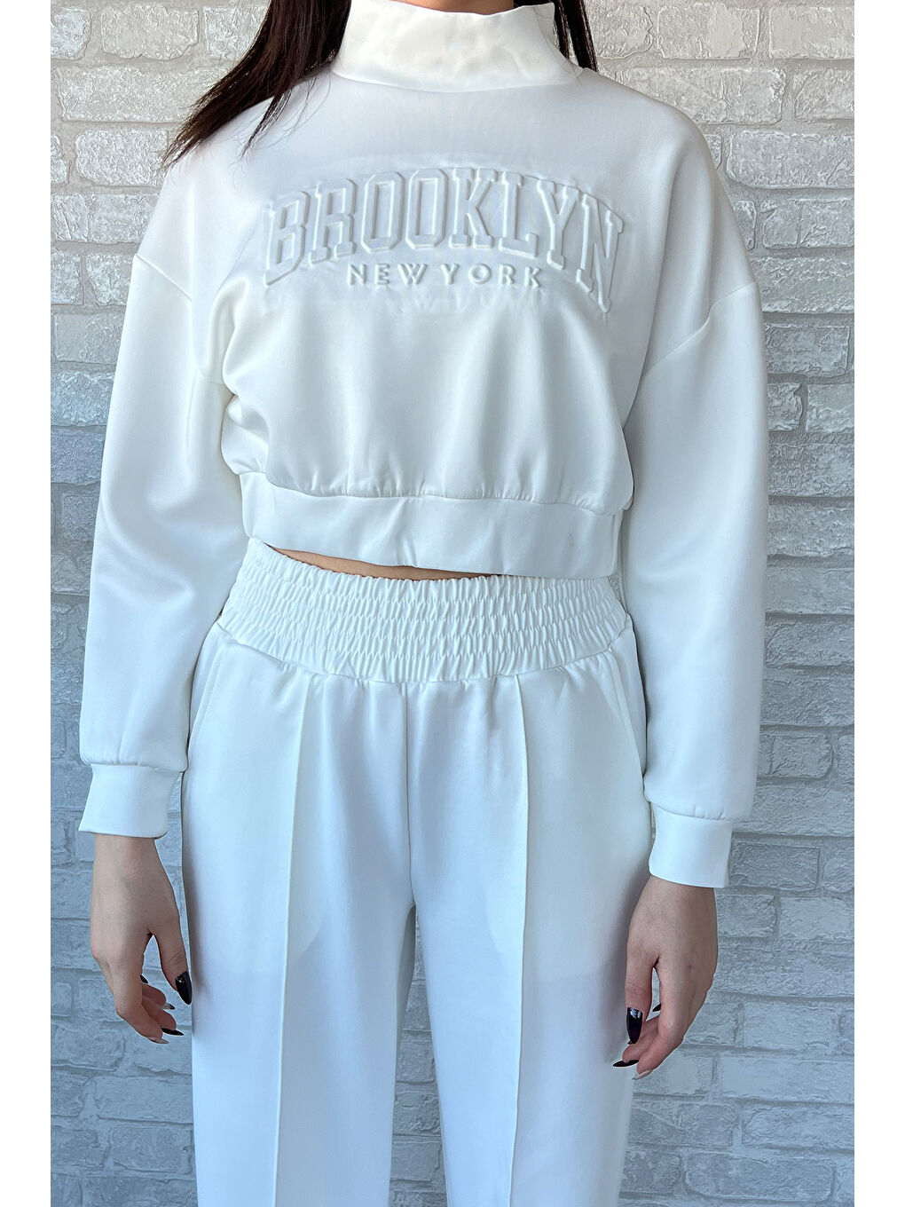 Ekru Kadın Scuba Kumaş Kabartma Yazı Baskılı Crop Top Eşofman Takımı-3