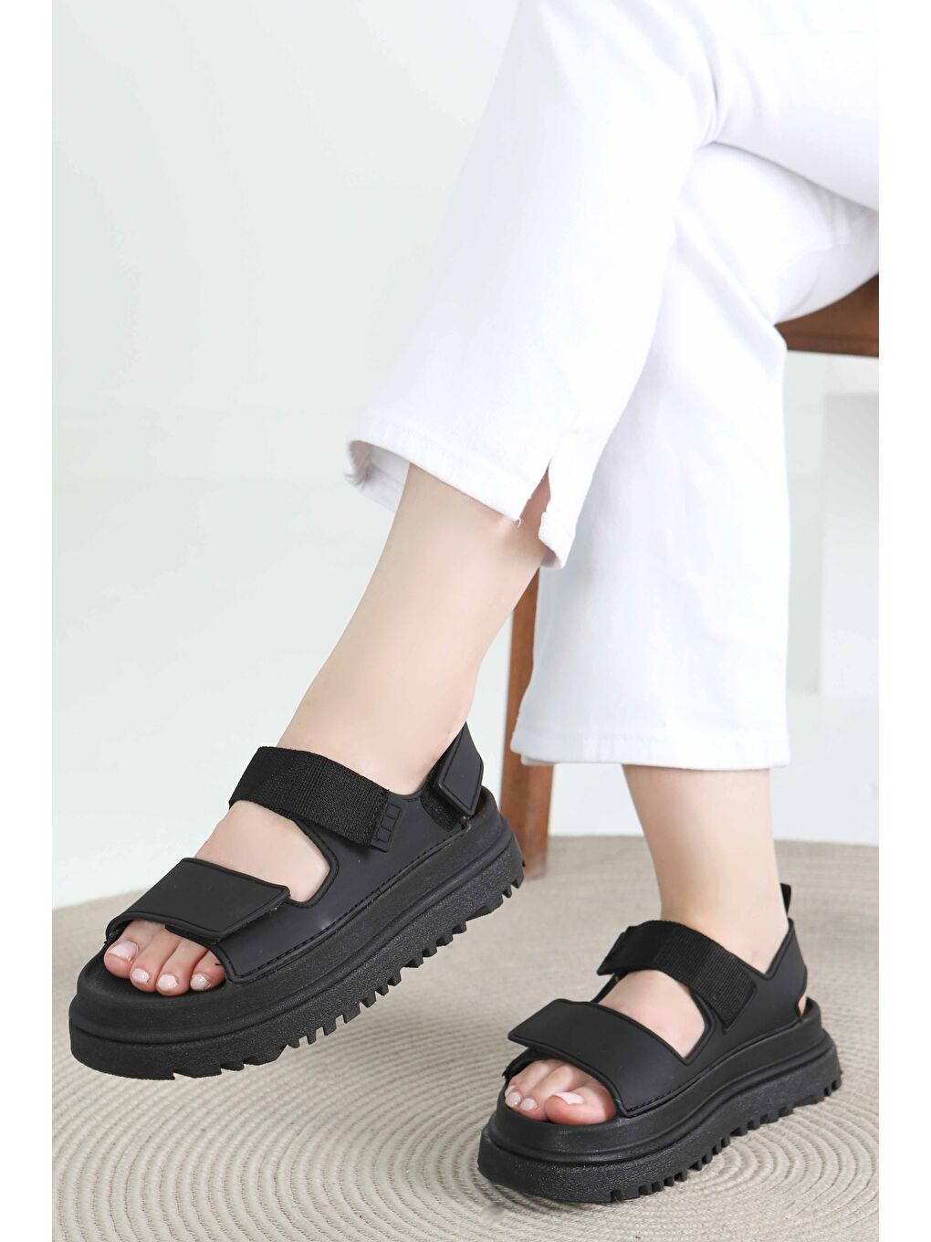 Kadın Siyah Cırt Cırtlı Sandalet - 27419-2