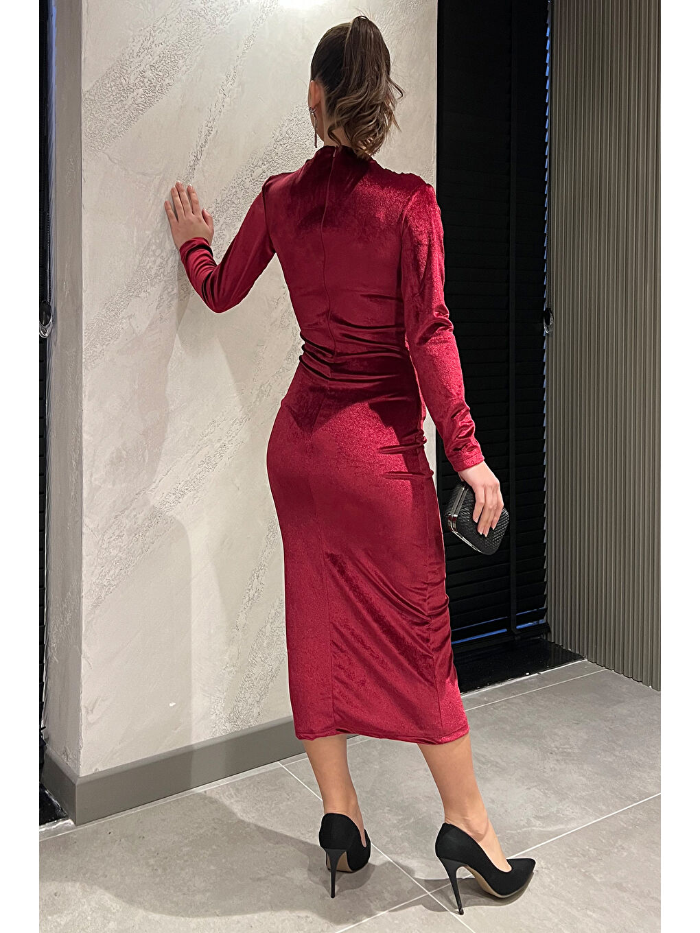 Mürdüm Kadın Dik Yaka Omuz Ve Bel Büzgülü Elastanlı Kadife Elbise-3