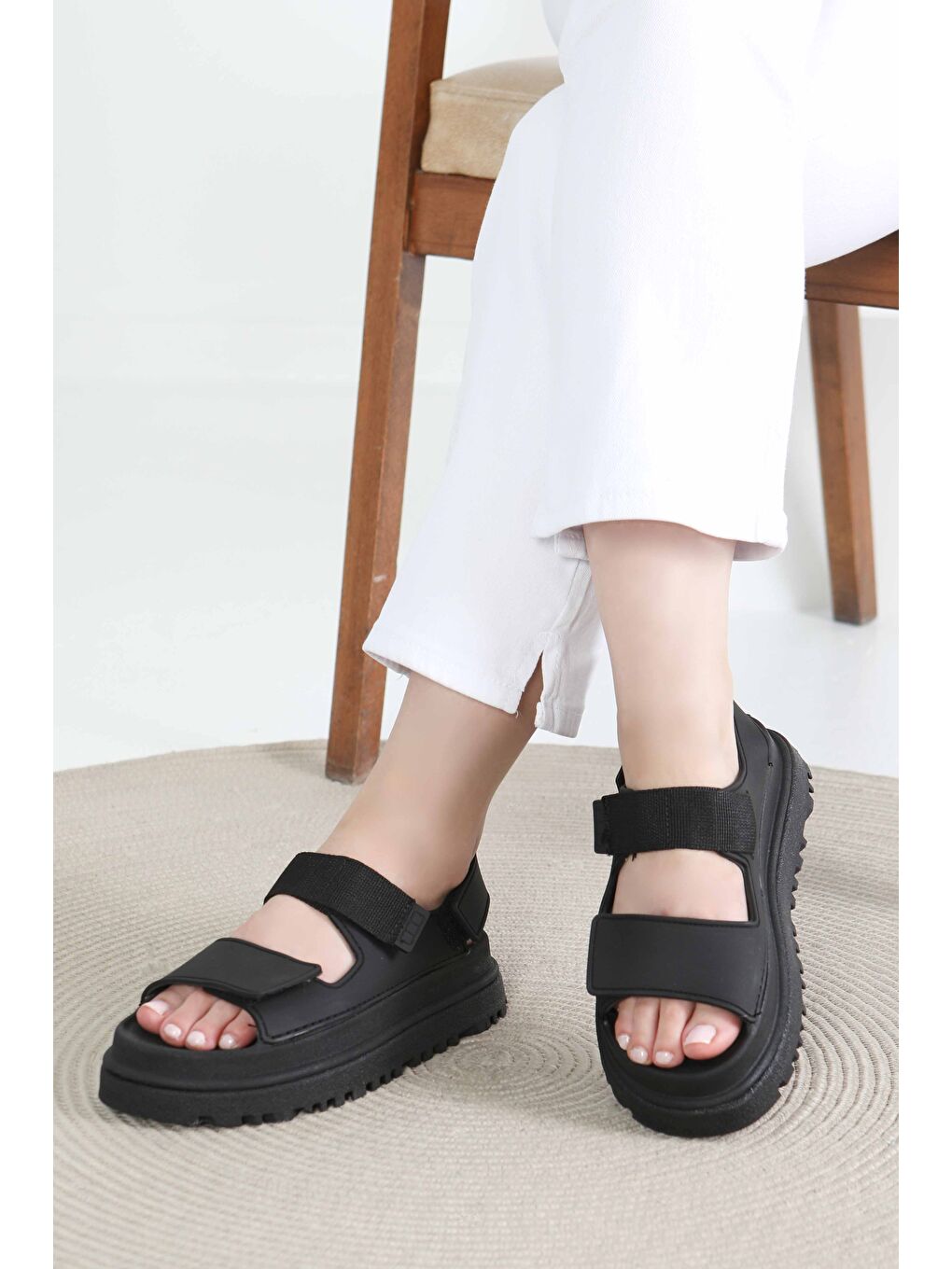 Kadın Siyah Cırt Cırtlı Sandalet - 27419-4