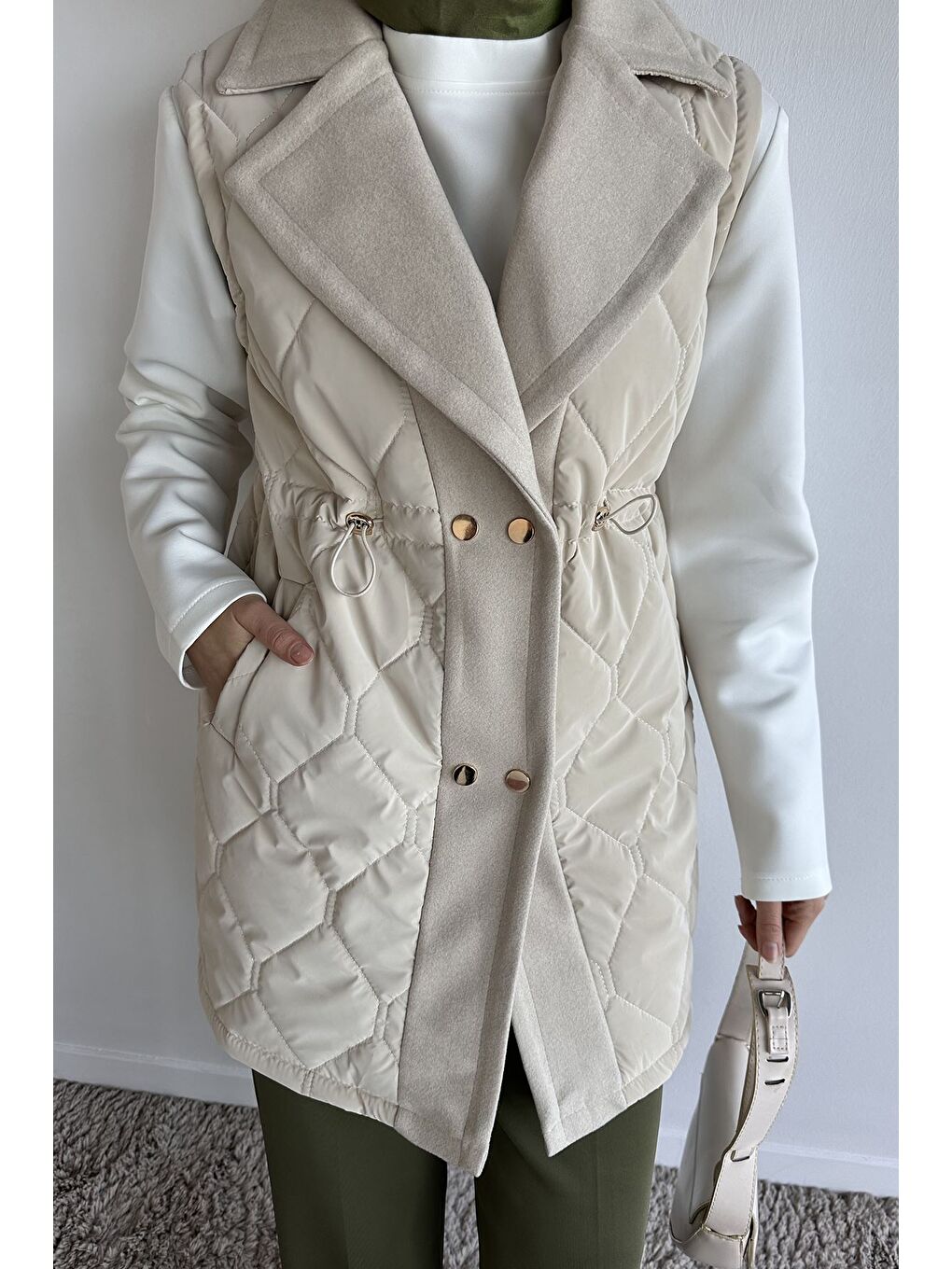 Bej Astarlı Bel Lastikli Kapitoneli Tesettür Şişme Yelek-5