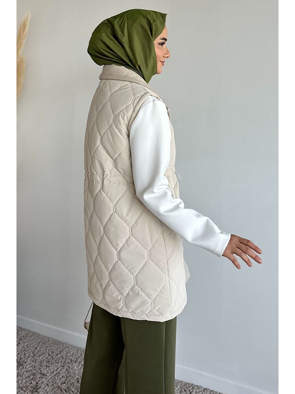 Bej Astarlı Bel Lastikli Kapitoneli Tesettür Şişme Yelek-7