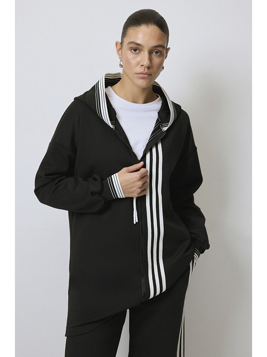 Siyah Şerit Detaylı Eşofman Takımı-2