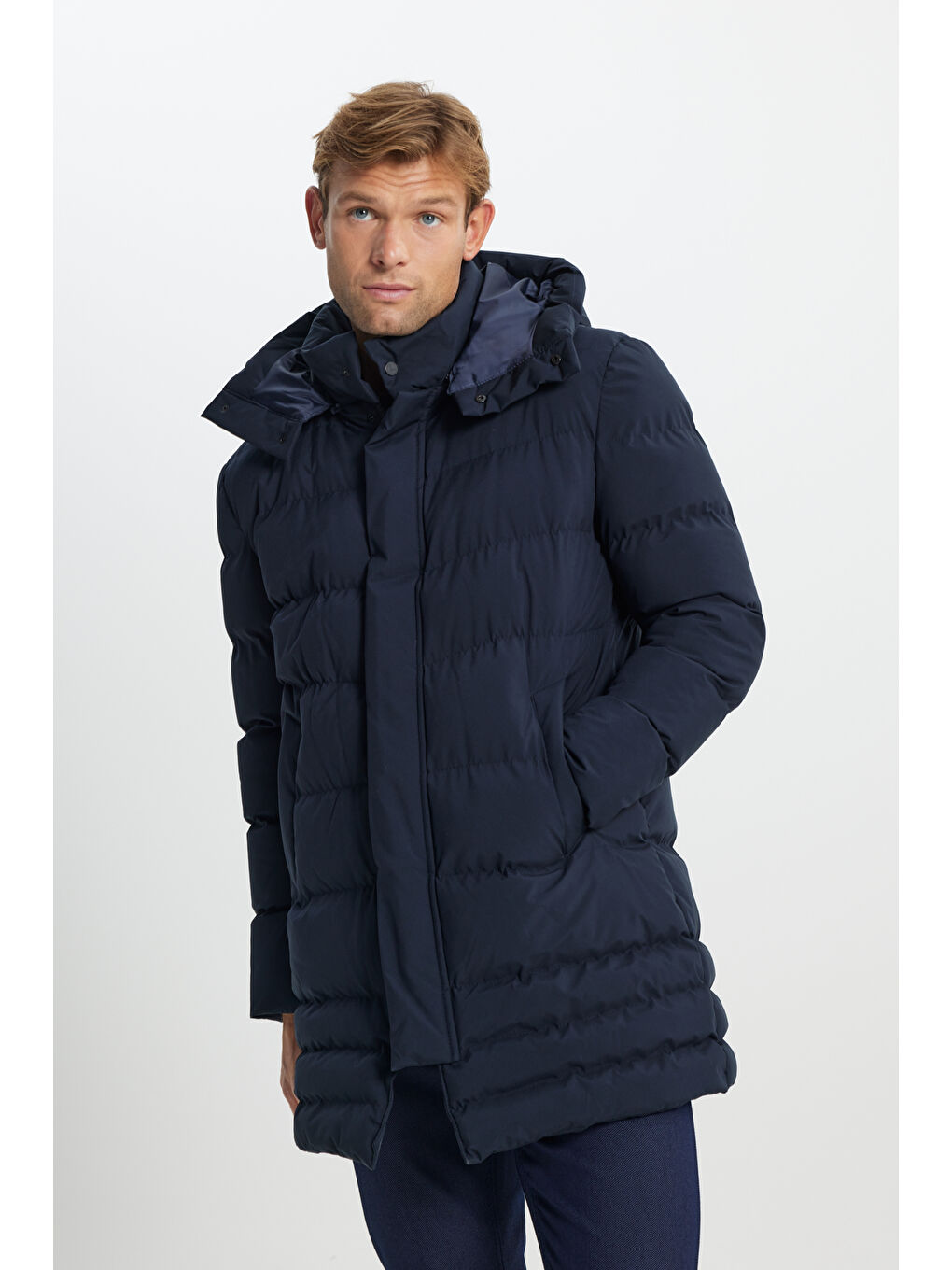 Erkek Lacivert Standart Fit Normal Kesim Çıkma Kapüşon Dik Yaka Yan Cepli Kaban-3