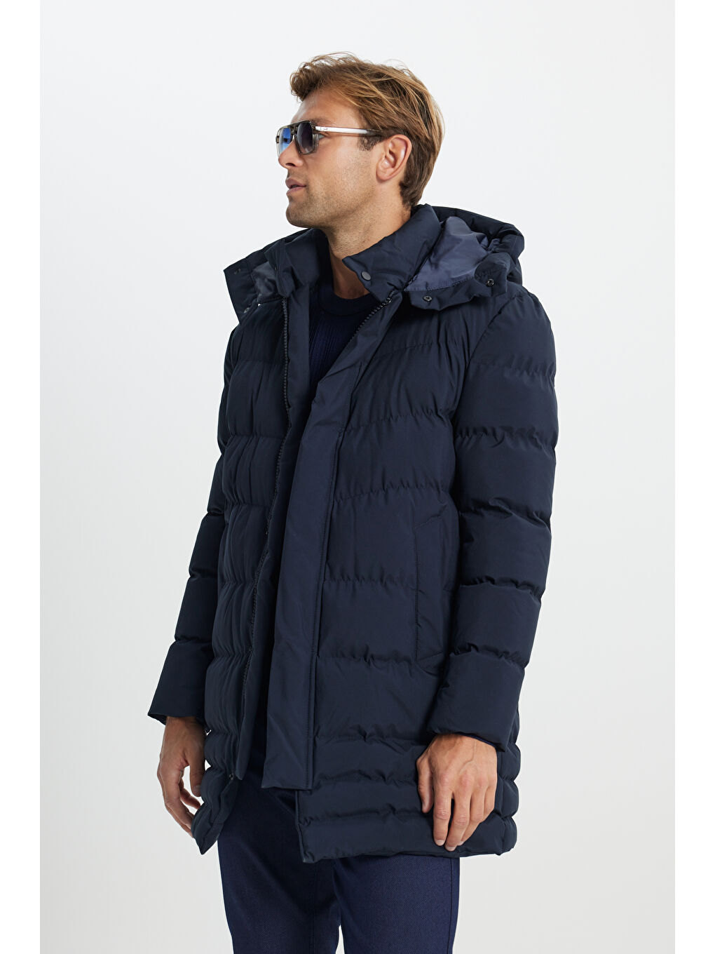 Erkek Lacivert Standart Fit Normal Kesim Çıkma Kapüşon Dik Yaka Yan Cepli Kaban-4