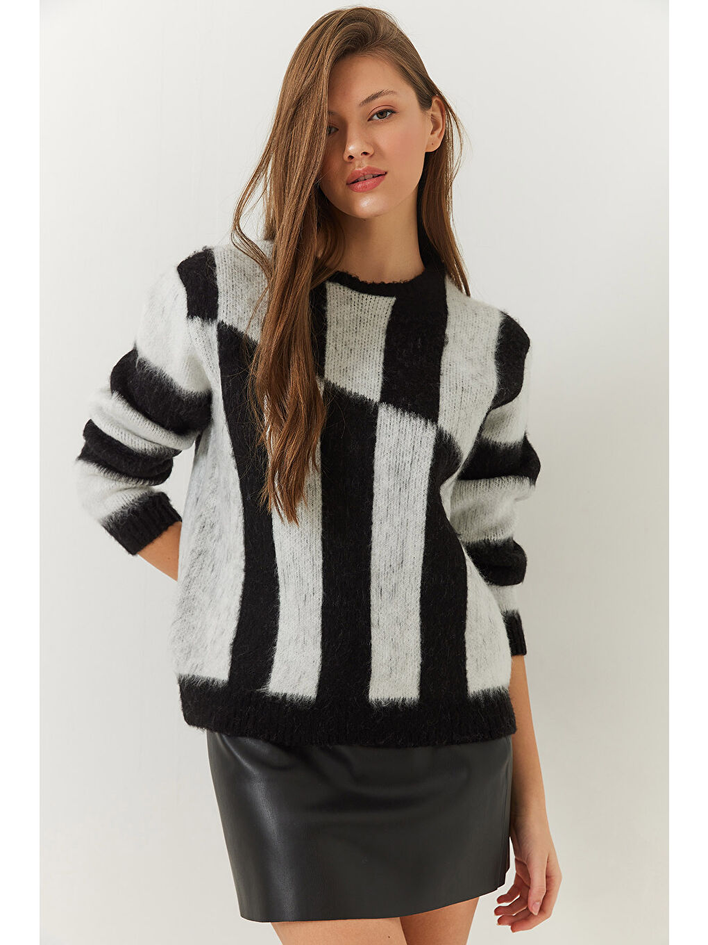 Siyah Kadın Şardonlu Triko Kazak