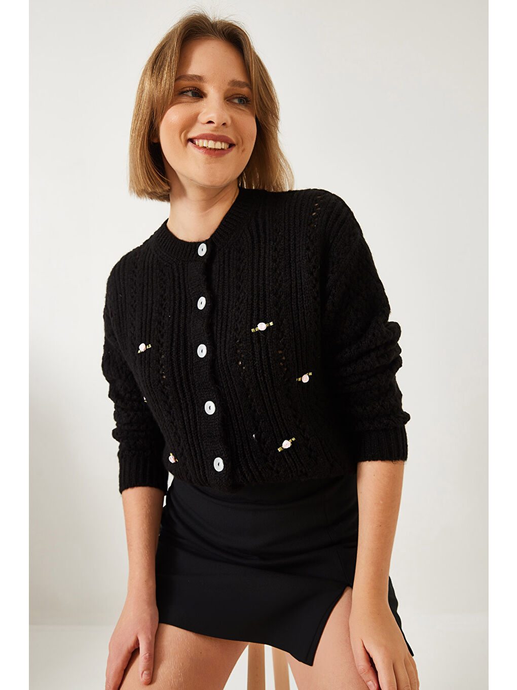 Siyah Kadın Ajurlu Çiçekli Triko Hırka-1