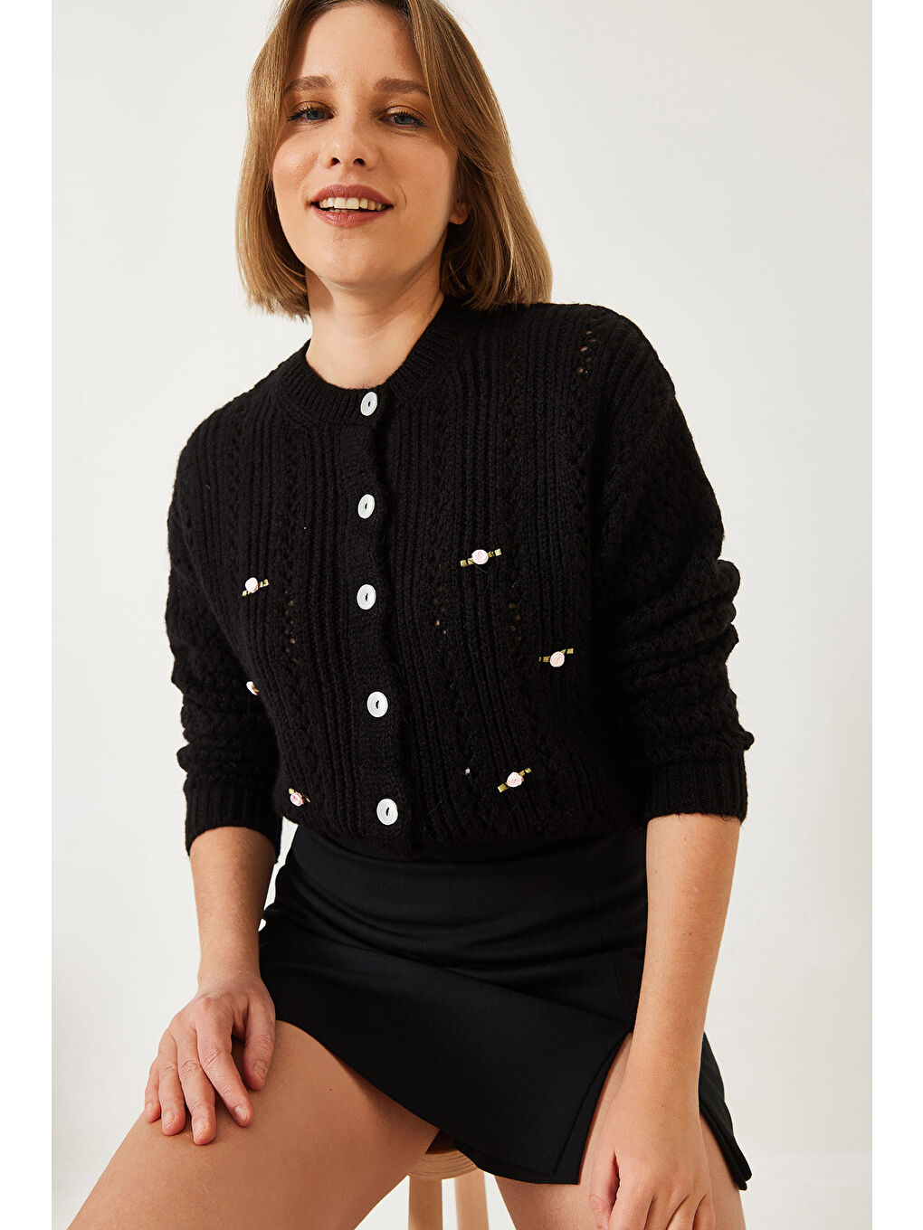 Siyah Kadın Ajurlu Çiçekli Triko Hırka-2