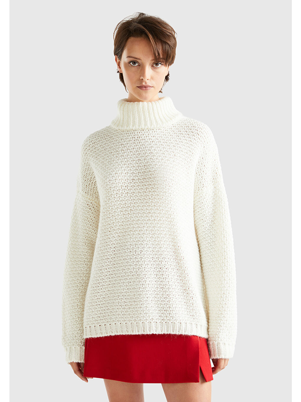 Kadın Beyaz Alpaka Yün Karışımlı Dökümlü Dik Yaka Kazak