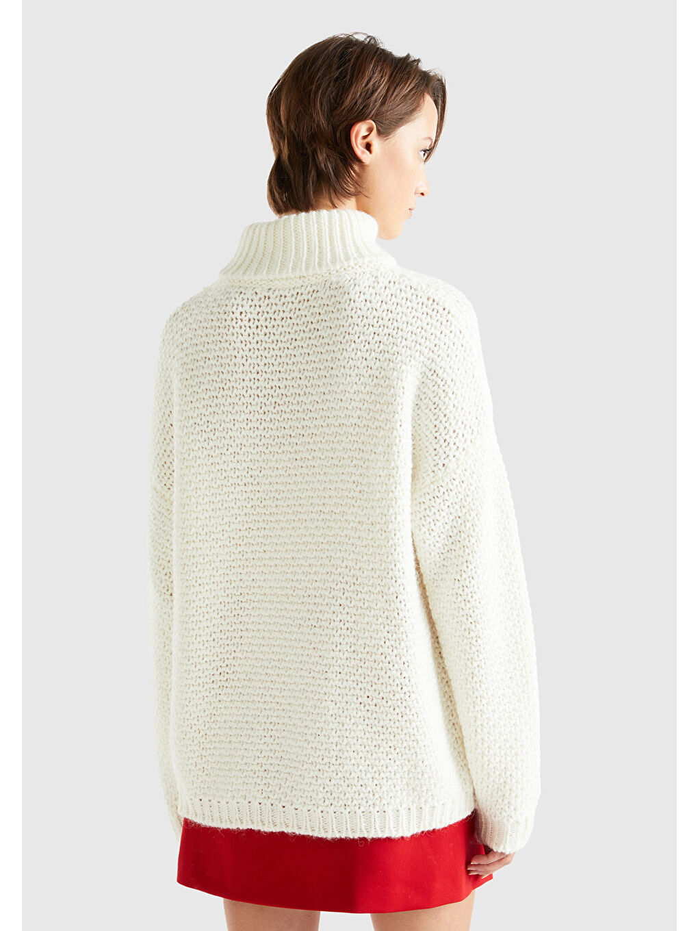 Kadın Beyaz Alpaka Yün Karışımlı Dökümlü Dik Yaka Kazak-2