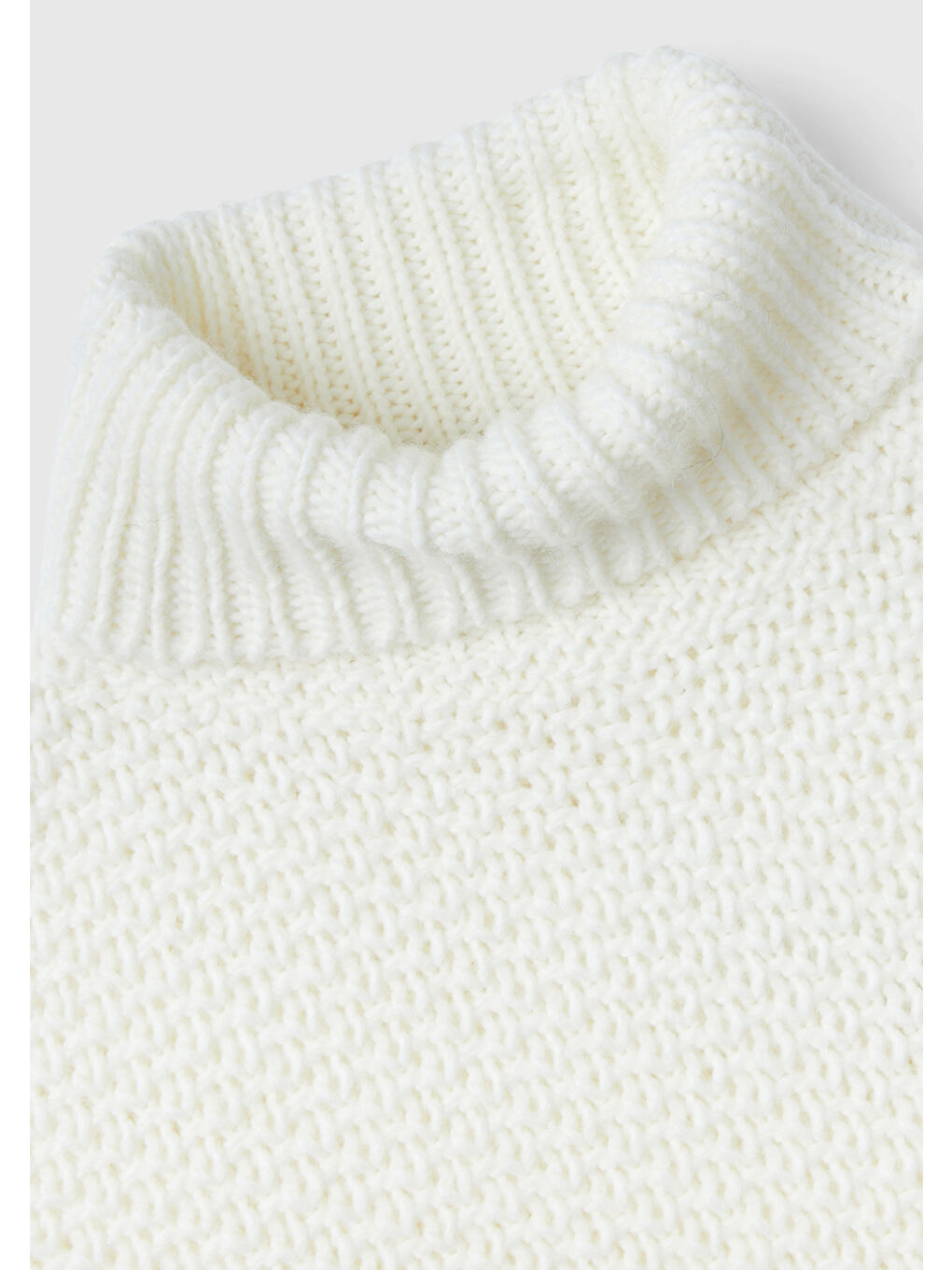 Kadın Beyaz Alpaka Yün Karışımlı Dökümlü Dik Yaka Kazak-4