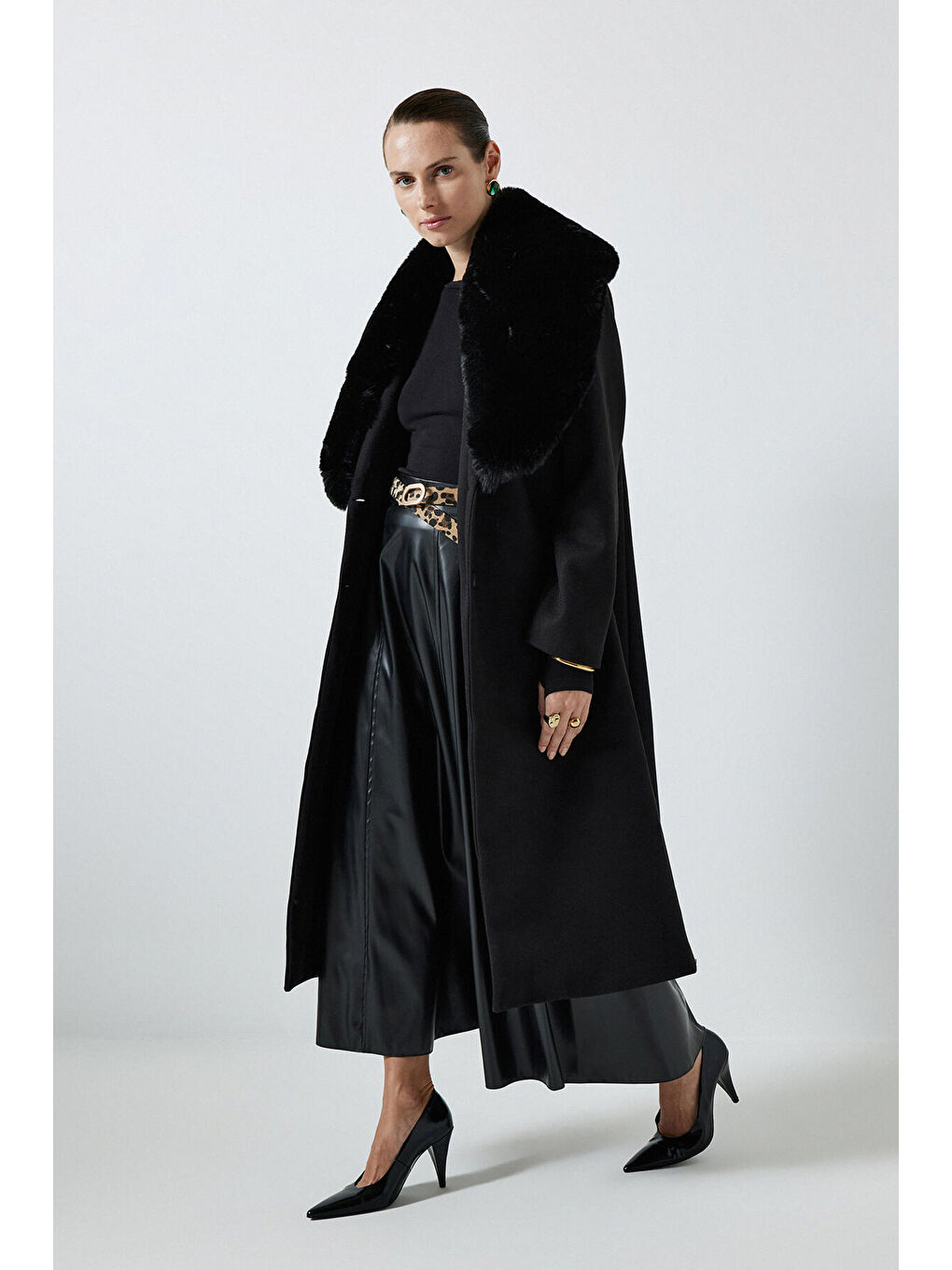 Siyah Yakası Kürklü Kaşe Kaban-2