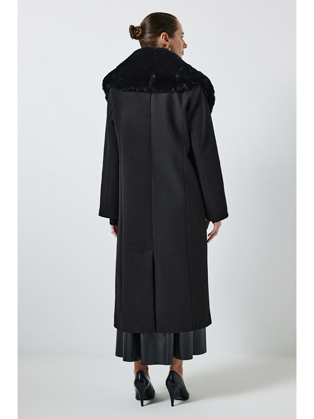 Siyah Yakası Kürklü Kaşe Kaban-3