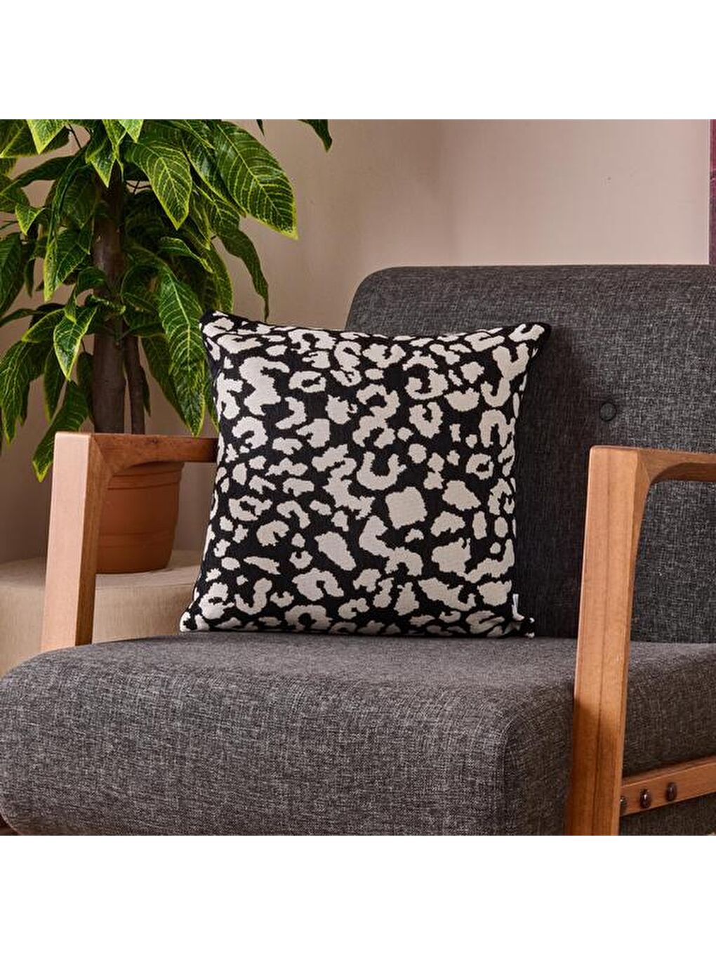 Soft Gevorm Kırlent - Siyah - 43x43 cm