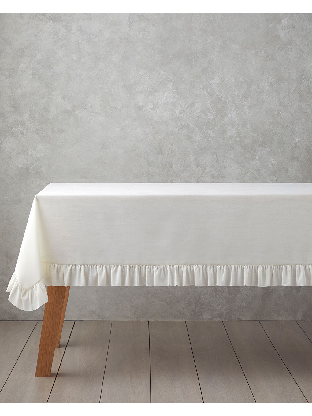 Ekru Flor Pura Polyester Fırfırlı Masa Örtüsü 150x200 cm Krem