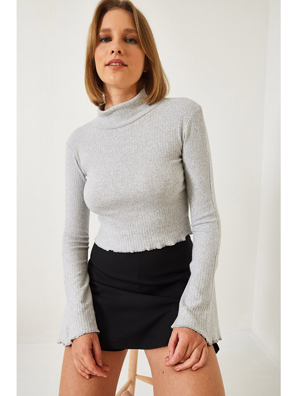 Gri Kadın Yarım Balıkçı Yaka Bluz-1