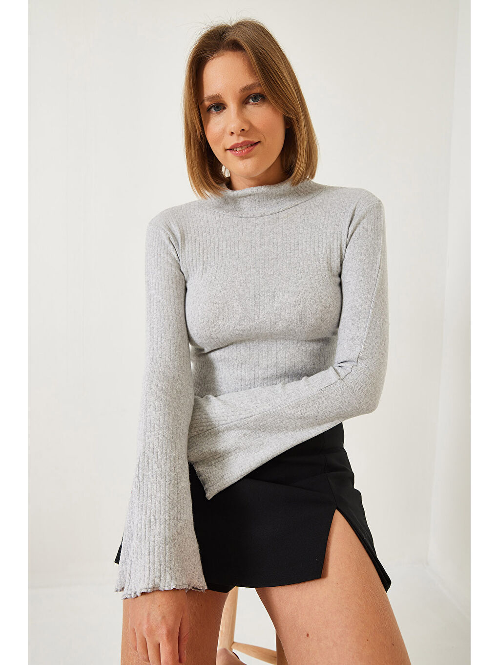 Gri Kadın Yarım Balıkçı Yaka Bluz-2