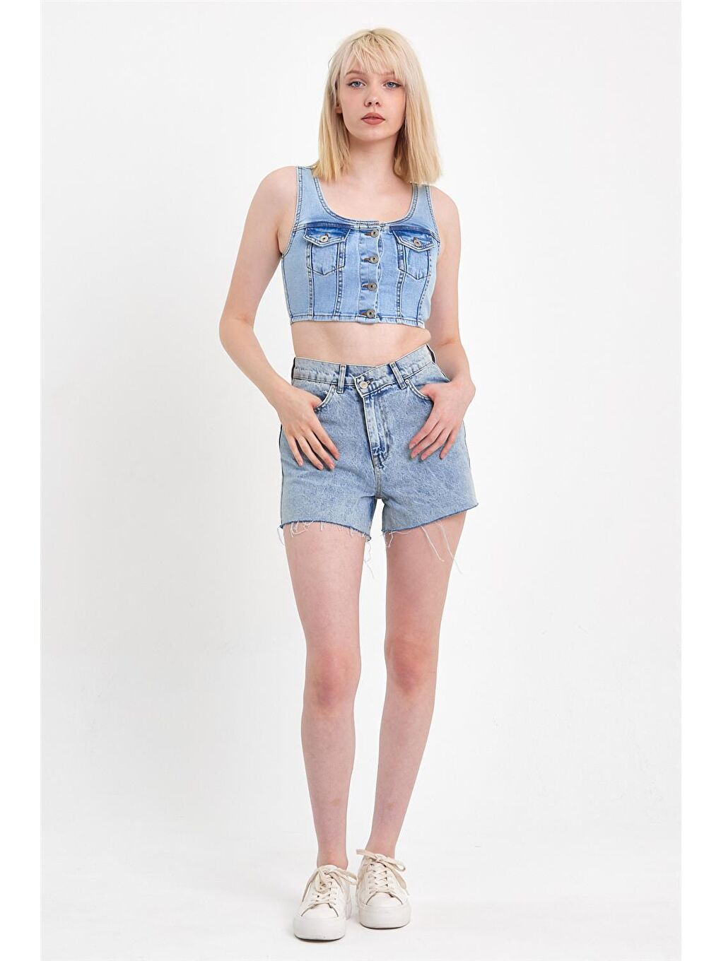 Kadın Önü Düğmeli Cep Detaylı Askılı Denim Crop  Açık Mavi-1