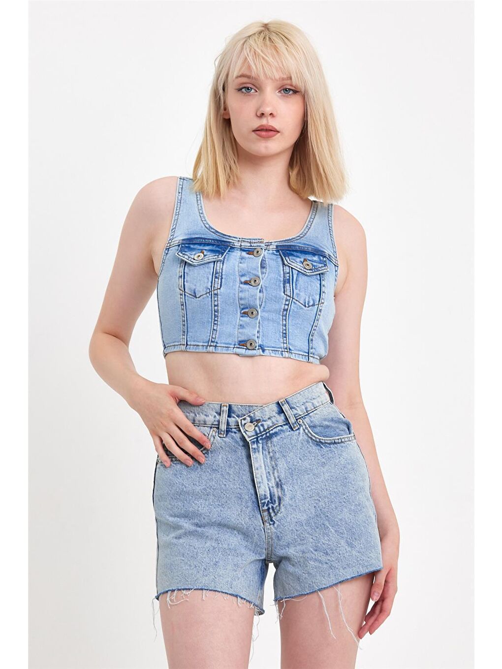 Kadın Önü Düğmeli Cep Detaylı Askılı Denim Crop  Açık Mavi-2