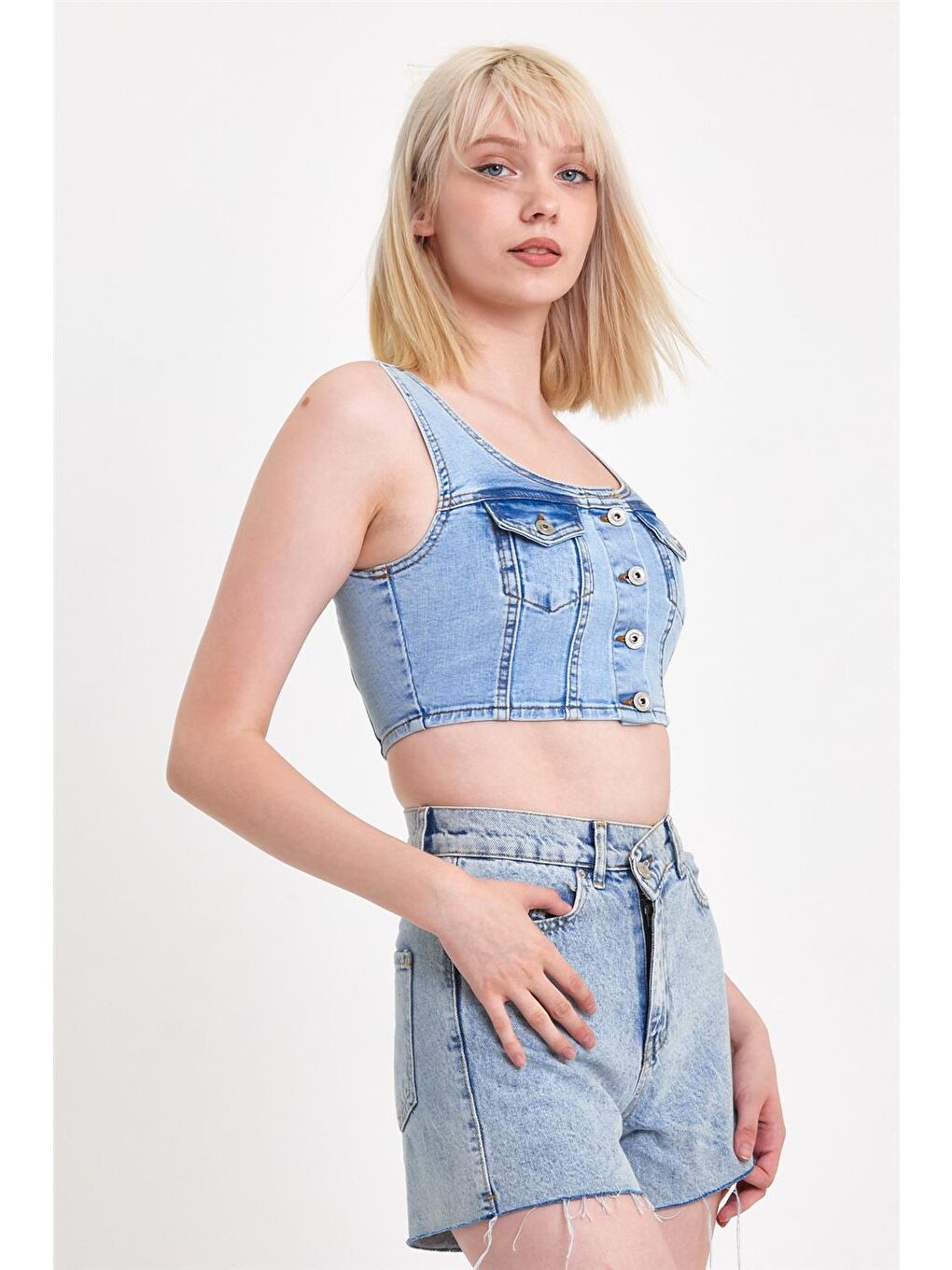 Kadın Önü Düğmeli Cep Detaylı Askılı Denim Crop  Açık Mavi-3