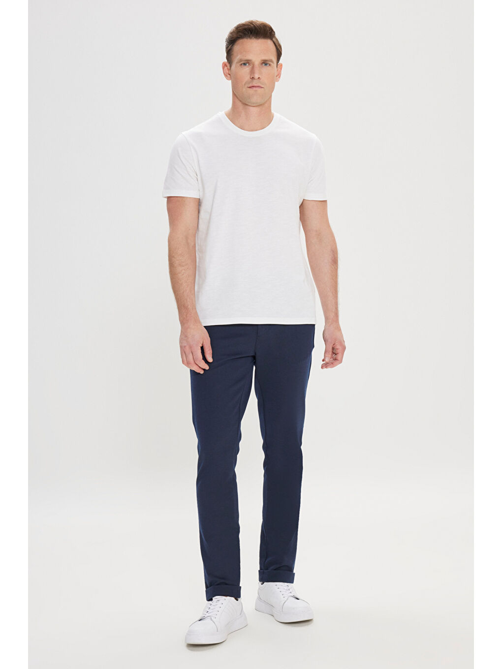 Erkek Beyaz Slim Fit Dar Kesim %100 Pamuk Bisiklet Yaka Tişört-1