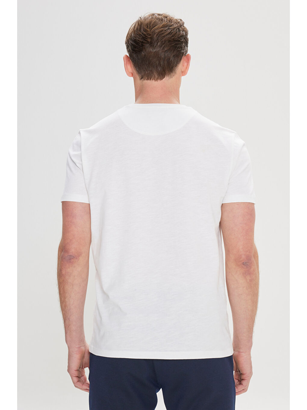 Erkek Beyaz Slim Fit Dar Kesim %100 Pamuk Bisiklet Yaka Tişört-4