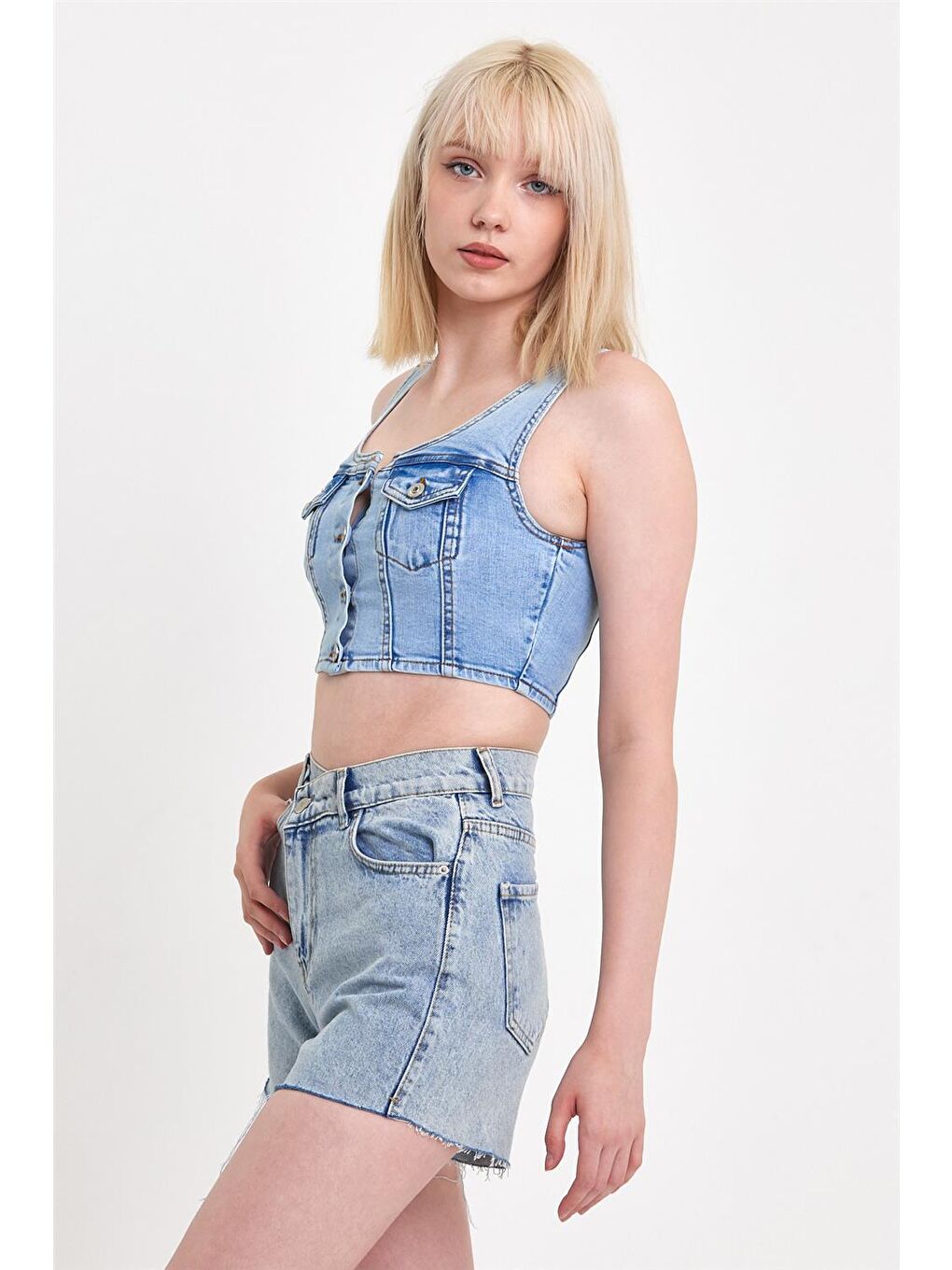 Kadın Önü Düğmeli Cep Detaylı Askılı Denim Crop  Açık Mavi-4