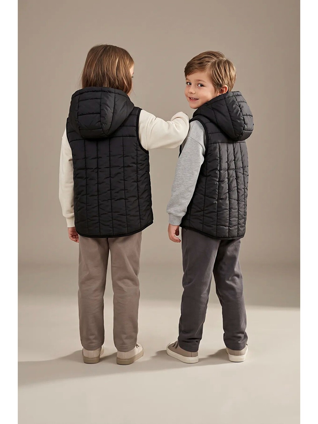 Unisex Kapusonlu Siyah Renk Yelek-5